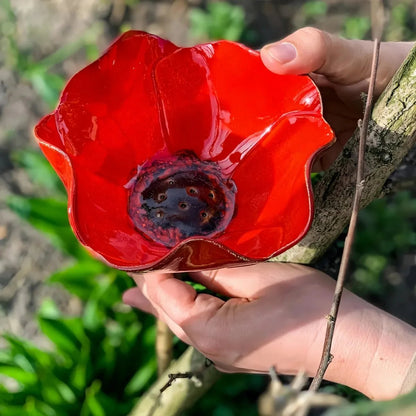 BlomKälla™ – Botanisk Vattenstation för Fåglar, Bin & Fjärilar