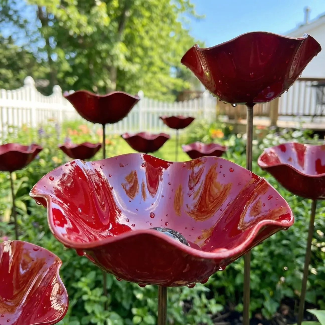 BlomKälla™ – Botanisk Vattenstation för Fåglar, Bin & Fjärilar